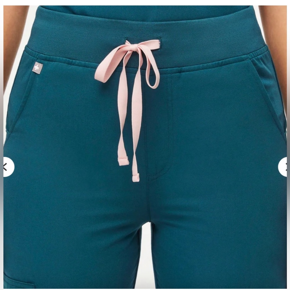 Figs women’s Caribbean blue zamora petite jogger scrub pant